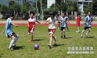 小学生足球整蛊视频国产,国产生动画风小学生足球整蛊视频