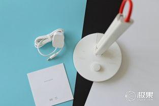 国产智能台灯视频,引领照明新潮流，智慧生活新体验